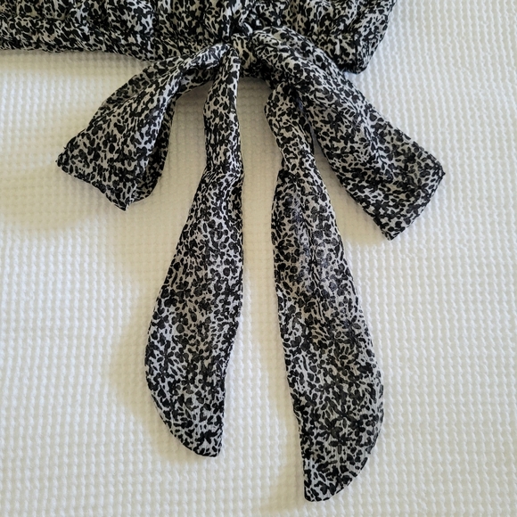 CeCe Cascading Puffy Sleeves Top - Picture 6 of 13